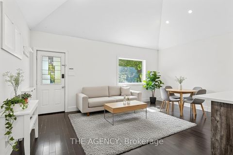 Photo 3 at 26 Gatwick Avenue, Lumsden, Toronto