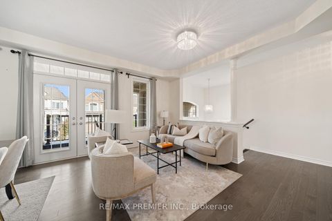 Photo 4 at 30 Bannockburn Drive, Vellore Village, Vaughan