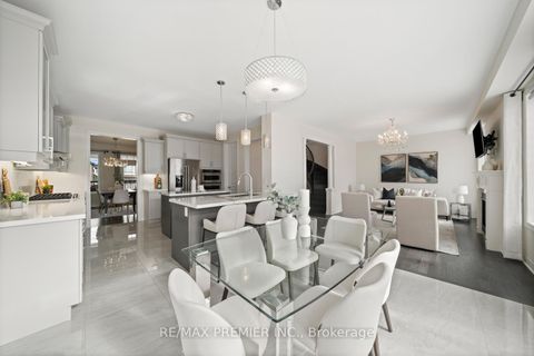 Photo 10 at 30 Bannockburn Drive, Vellore Village, Vaughan