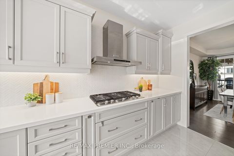 Photo 13 at 30 Bannockburn Drive, Vellore Village, Vaughan