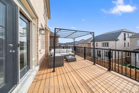 Photo 18 at 30 Bannockburn Drive, Vellore Village, Vaughan