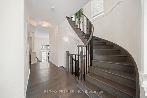 Photo 19 at 30 Bannockburn Drive, Vellore Village, Vaughan