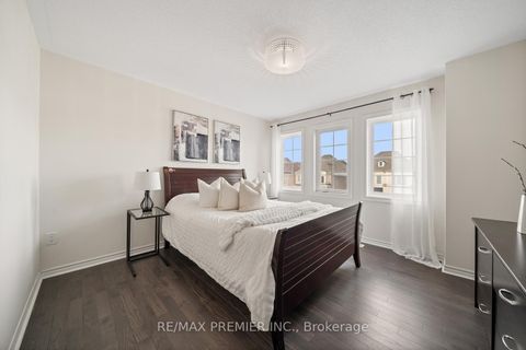Photo 27 at 30 Bannockburn Drive, Vellore Village, Vaughan