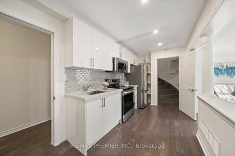 Photo 34 at 30 Bannockburn Drive, Vellore Village, Vaughan