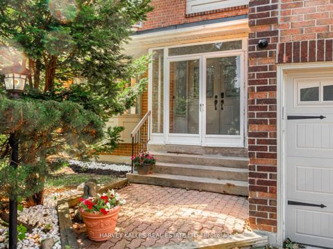 Photo 2 at 85 Franmore Circle, Yorkhill, Vaughan