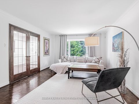 Photo 4 at 85 Franmore Circle, Yorkhill, Vaughan