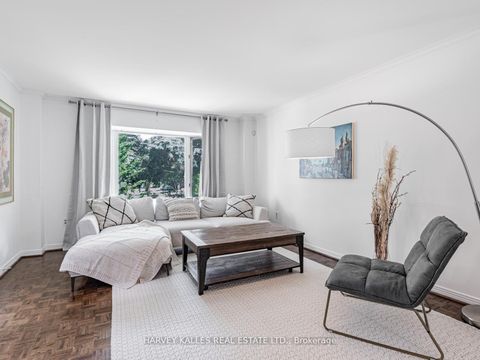 Photo 5 at 85 Franmore Circle, Yorkhill, Vaughan