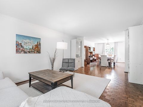 Photo 6 at 85 Franmore Circle, Yorkhill, Vaughan