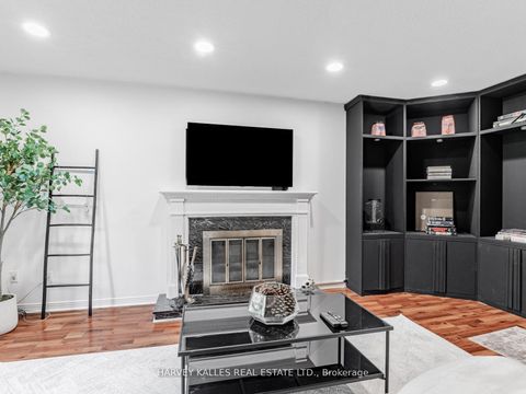 Photo 9 at 85 Franmore Circle, Yorkhill, Vaughan