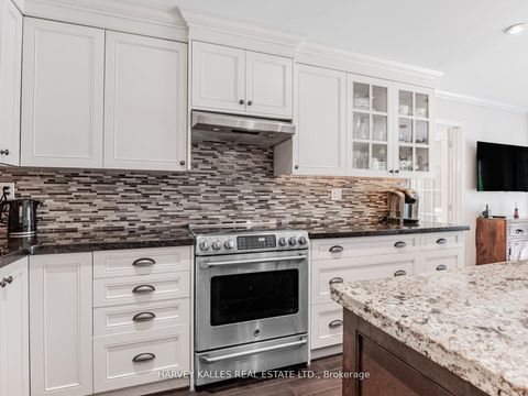 Photo 15 at 85 Franmore Circle, Yorkhill, Vaughan