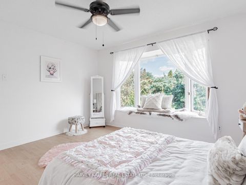 Photo 31 at 85 Franmore Circle, Yorkhill, Vaughan