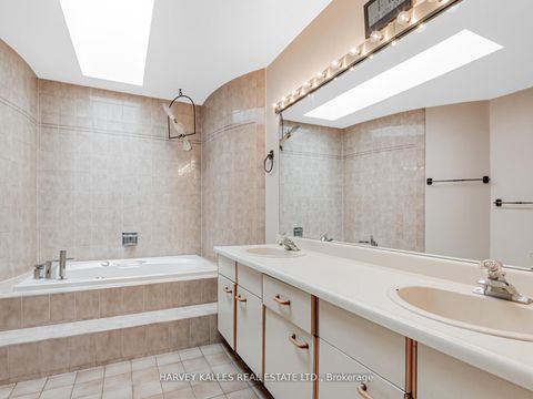 Photo 33 at 85 Franmore Circle, Yorkhill, Vaughan