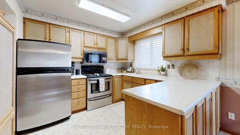 Photo 8 at 22 Tivoli Court, Guildwood, Toronto