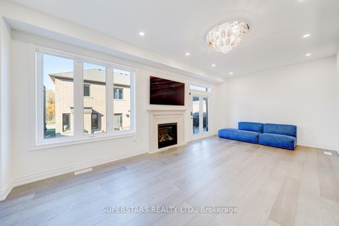 Photo 2 at 40 Boiton Street, Rural Richmond Hill, Richmond Hill