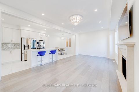 Photo 4 at 40 Boiton Street, Rural Richmond Hill, Richmond Hill