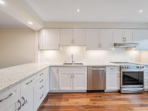 Photo 1 at 25 Wild Gingerway Road, Bathurst Manor, Toronto