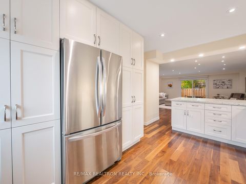 Photo 5 at 25 Wild Gingerway Road, Bathurst Manor, Toronto