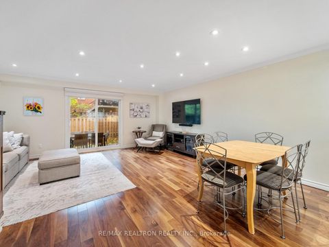 Photo 7 at 25 Wild Gingerway Road, Bathurst Manor, Toronto