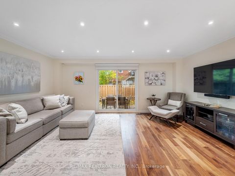 Photo 10 at 25 Wild Gingerway Road, Bathurst Manor, Toronto