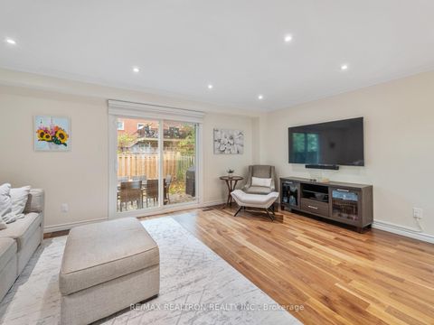 Photo 11 at 25 Wild Gingerway Road, Bathurst Manor, Toronto