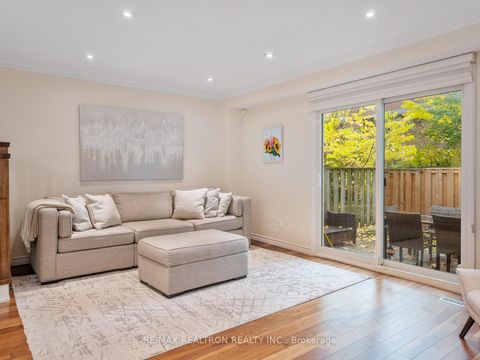 Photo 13 at 25 Wild Gingerway Road, Bathurst Manor, Toronto