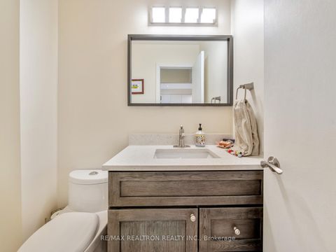 Photo 16 at 25 Wild Gingerway Road, Bathurst Manor, Toronto