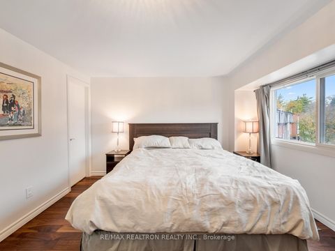 Photo 20 at 25 Wild Gingerway Road, Bathurst Manor, Toronto