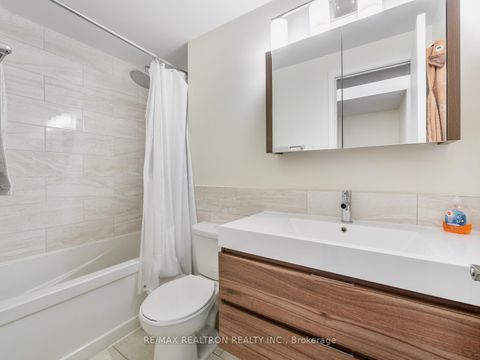 Photo 22 at 25 Wild Gingerway Road, Bathurst Manor, Toronto