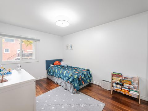 Photo 27 at 25 Wild Gingerway Road, Bathurst Manor, Toronto