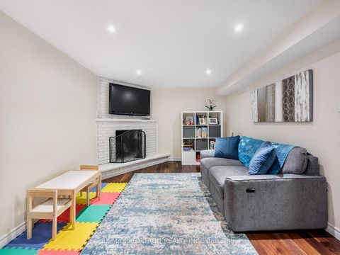 Photo 30 at 25 Wild Gingerway Road, Bathurst Manor, Toronto