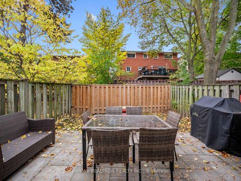 Photo 34 at 25 Wild Gingerway Road, Bathurst Manor, Toronto