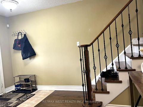 Photo 3 at 40 Toscana Road, Sonoma Heights, Vaughan