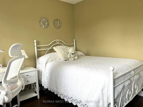 Photo 9 at 40 Toscana Road, Sonoma Heights, Vaughan