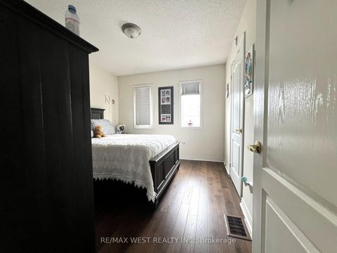 Photo 11 at 40 Toscana Road, Sonoma Heights, Vaughan