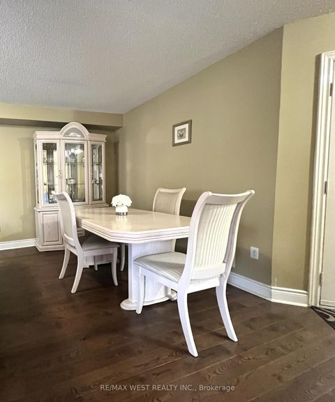 Photo 12 at 40 Toscana Road, Sonoma Heights, Vaughan