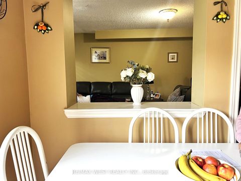 Photo 16 at 40 Toscana Road, Sonoma Heights, Vaughan