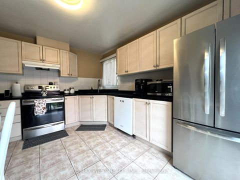 Photo 17 at 40 Toscana Road, Sonoma Heights, Vaughan