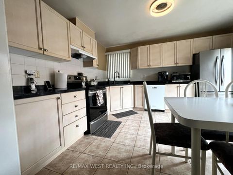 Photo 18 at 40 Toscana Road, Sonoma Heights, Vaughan