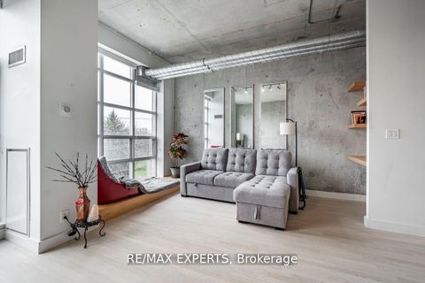 Photo 5 at 411 - 955 QUEEN Street W, Niagara, Toronto