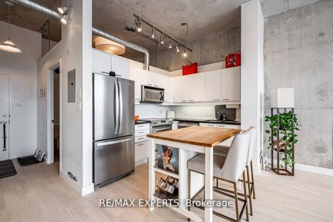 Photo 8 at 411 - 955 QUEEN Street W, Niagara, Toronto