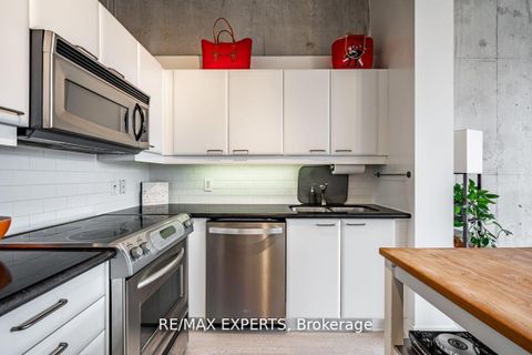 Photo 11 at 411 - 955 QUEEN Street W, Niagara, Toronto