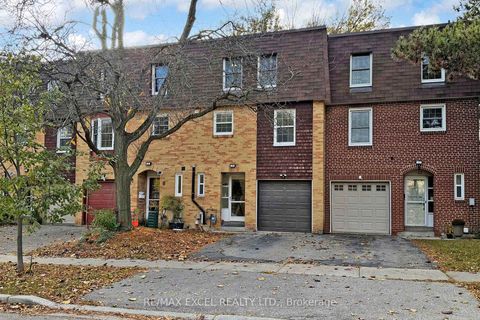 Photo 2 at 10 CROCKAMHILL Drive, Agincourt North, Toronto