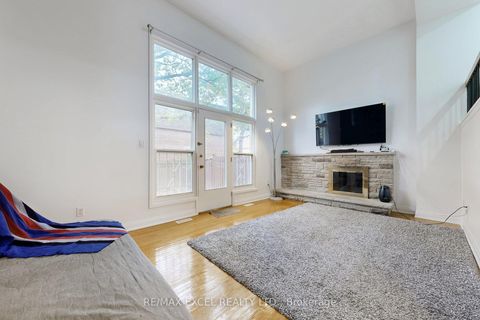 Photo 3 at 10 CROCKAMHILL Drive, Agincourt North, Toronto