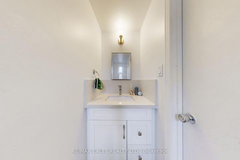 Photo 11 at 10 CROCKAMHILL Drive, Agincourt North, Toronto
