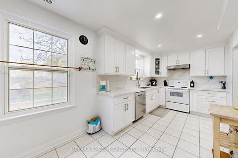 Photo 15 at 10 CROCKAMHILL Drive, Agincourt North, Toronto