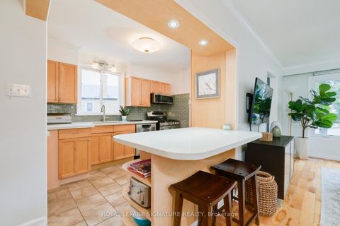 Photo 9 at 31 Castille Avenue, Maryvale, Toronto