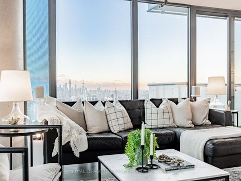 Photo 2 at 4209 - 161 Roehampton Avenue, Mount Pleasant West, Toronto