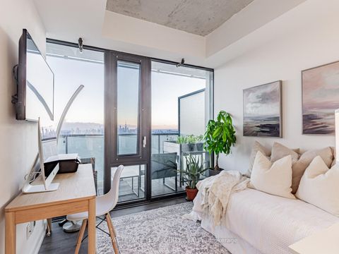 Photo 10 at 4209 - 161 Roehampton Avenue, Mount Pleasant West, Toronto