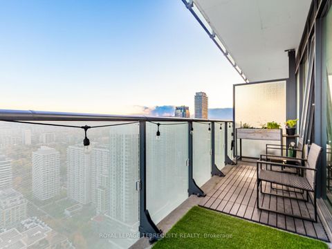 Photo 14 at 4209 - 161 Roehampton Avenue, Mount Pleasant West, Toronto