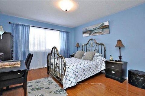 Photo 7 at 81 Spring Farm Road, Bayview Northeast, Aurora